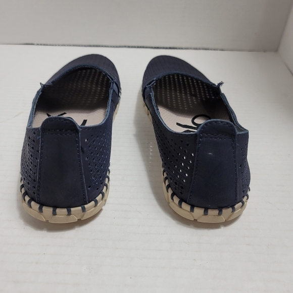 OTBT Universe Slip-On Shoes for Ladies 6 Perforated Leather Upper Navy - Picture 6 of 9